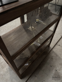 Houten vitrinekast 4 kanten glas met schuifdeuren  jaren 1920–1930  147674 verkocht