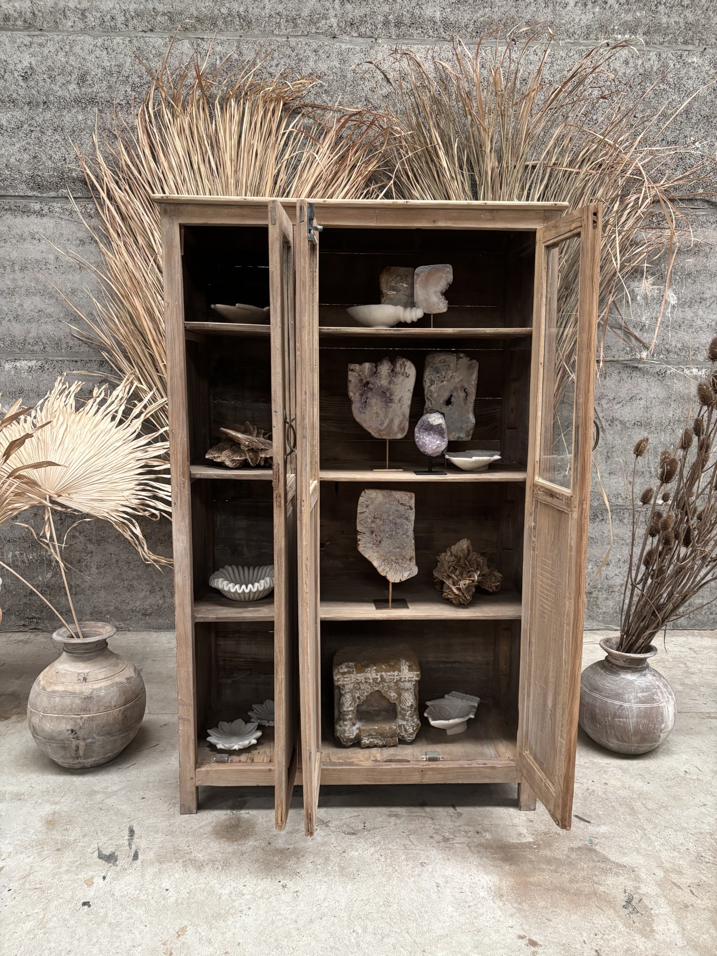 Antieke naturel houten vitrinekast 147433