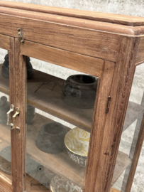 Oud Engels vitrinekastje charmant en sfeervol 147875 verkocht