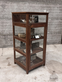 Oud Engels vitrine museumkast (147236)