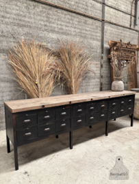 Ladekast uit oud Frans atelier uniek kookeiland dressoir 148028