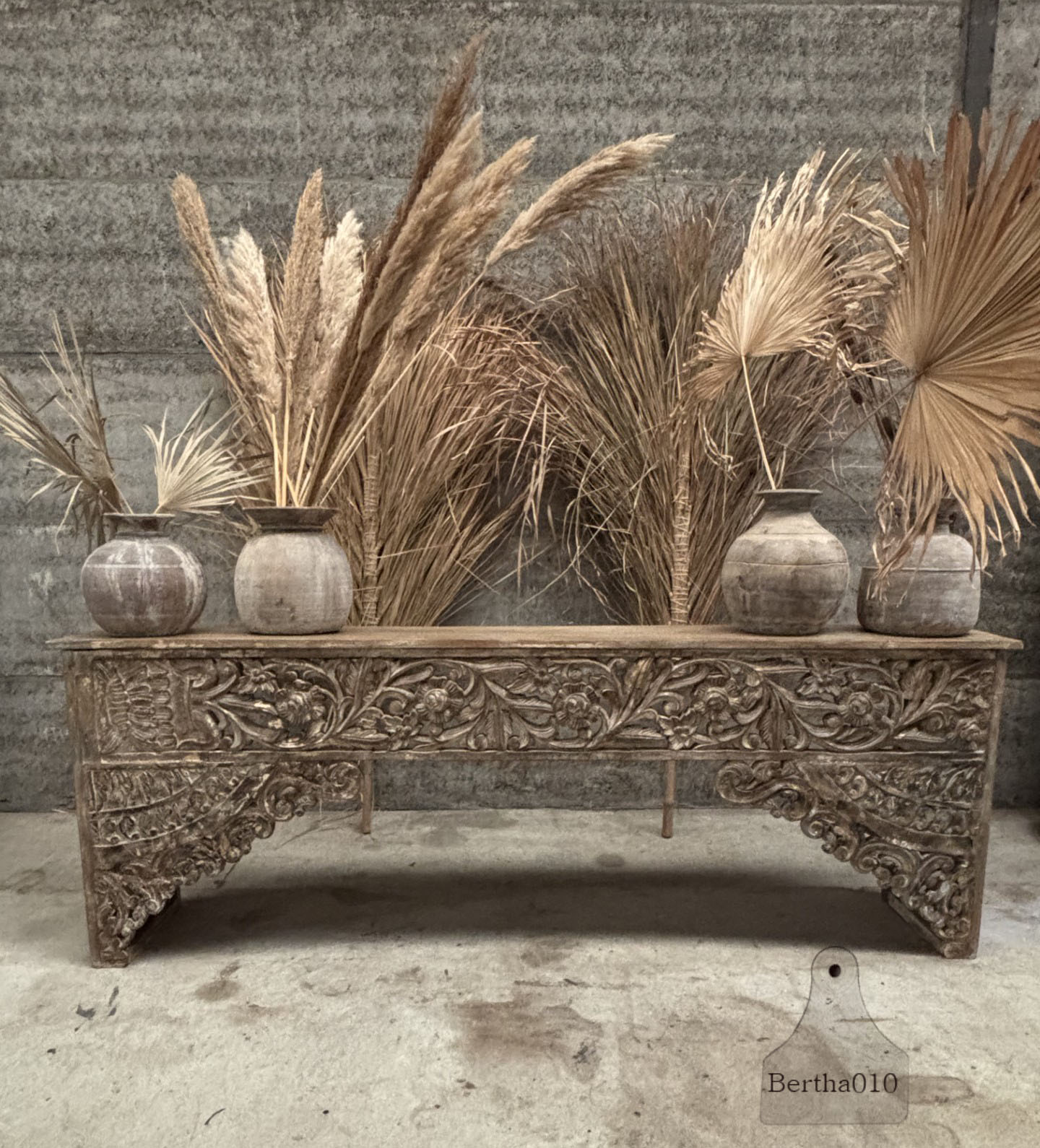 Unieke Oosterse sidetable eeuwenoud houtsnijwerk met ziel 147409