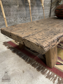 Grote antieke salontafel/dressoir (147126) verkocht