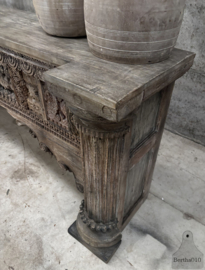 Unieke handgesneden Oosterse sidetable een meubel met ziel 147769