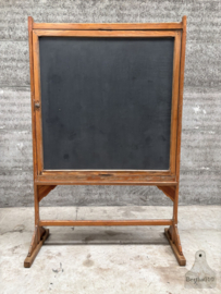 Hoog authentiek schoolbord uit de jaren 40 50 merk Dox Lier 147790 verkocht