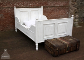 Antiek geleefd twee persoons-bed (131196)..verkocht