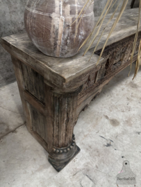 Unieke handgesneden Oosterse sidetable een meubel met ziel 147769