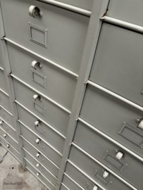 Oude kleppenkast beige/zacht grijs Strafor 30 kleppen (147131)