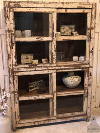 Oude geleefde vitrinekast (141810) verkocht