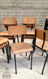 Oude schoolstoelen 147364