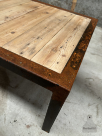 Unieke bank, dressoir oude vloerdelen licht hout en roest (147139)