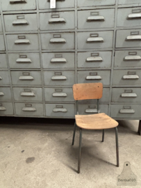 Franse schoolstoel kindje 147626