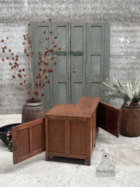 Unieke houten trappentafel 148174