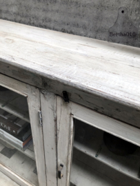 Mooi dressoir wit patina ( 145525)