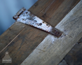 Oude verzendkist op wielen (130826)..verkocht