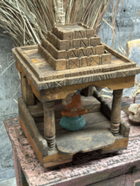 Oude houten altaar tempel 147472