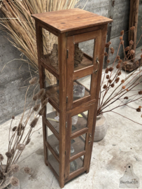 Geleefde Engelse vitrinekast uit de jaren 20 functioneel elegant 147