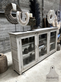 Mooi dressoir wit patina ( 145525)