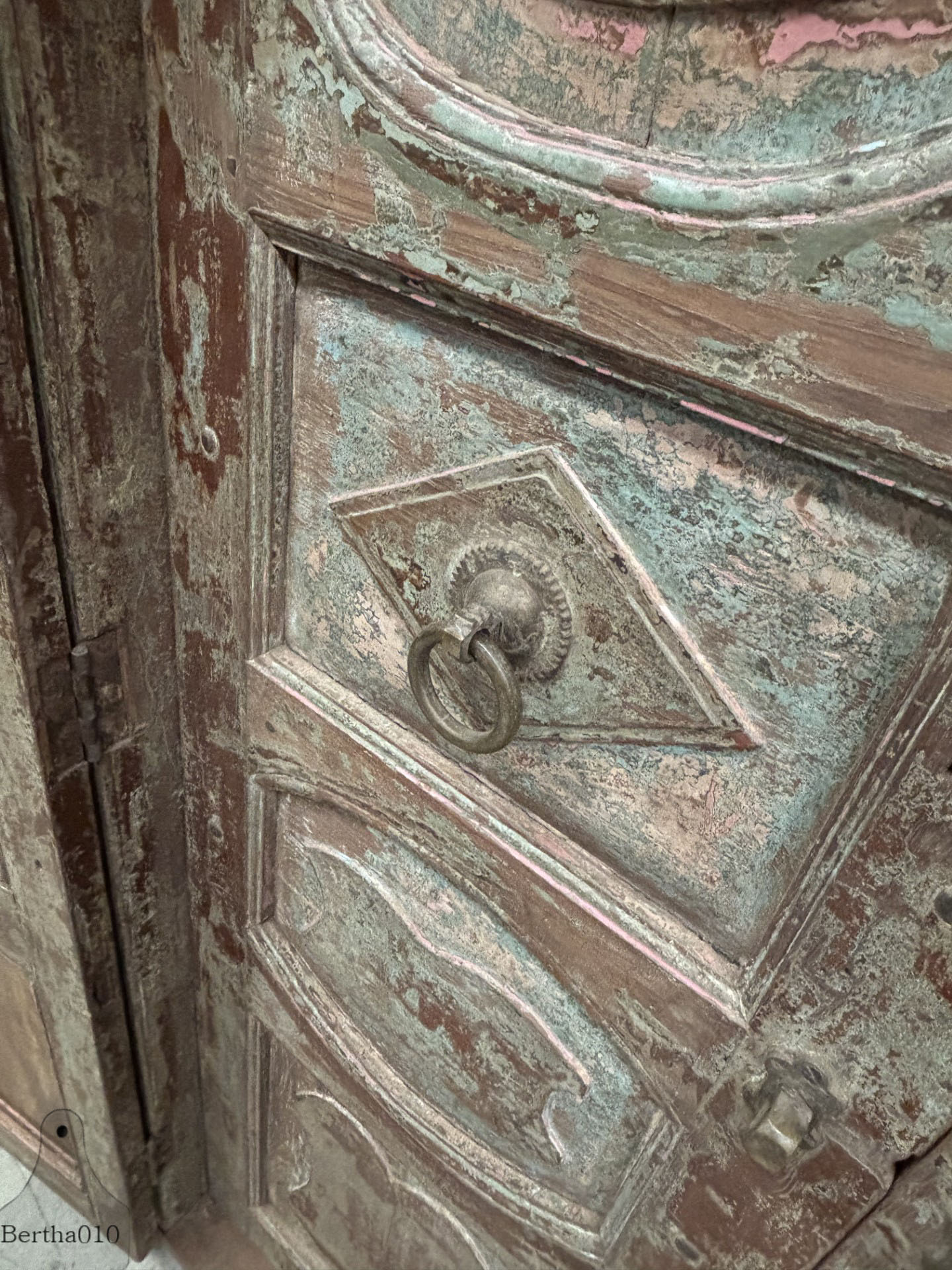 Grote honderden jaren oude Oosterse poort 147492