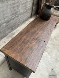 Stoer industrieel kookeiland dressoir uit oud Frans atelier 148033