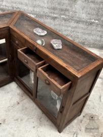 Authentieke houten vitrinekast winkeltoonbank erfstuk met ziel 147862