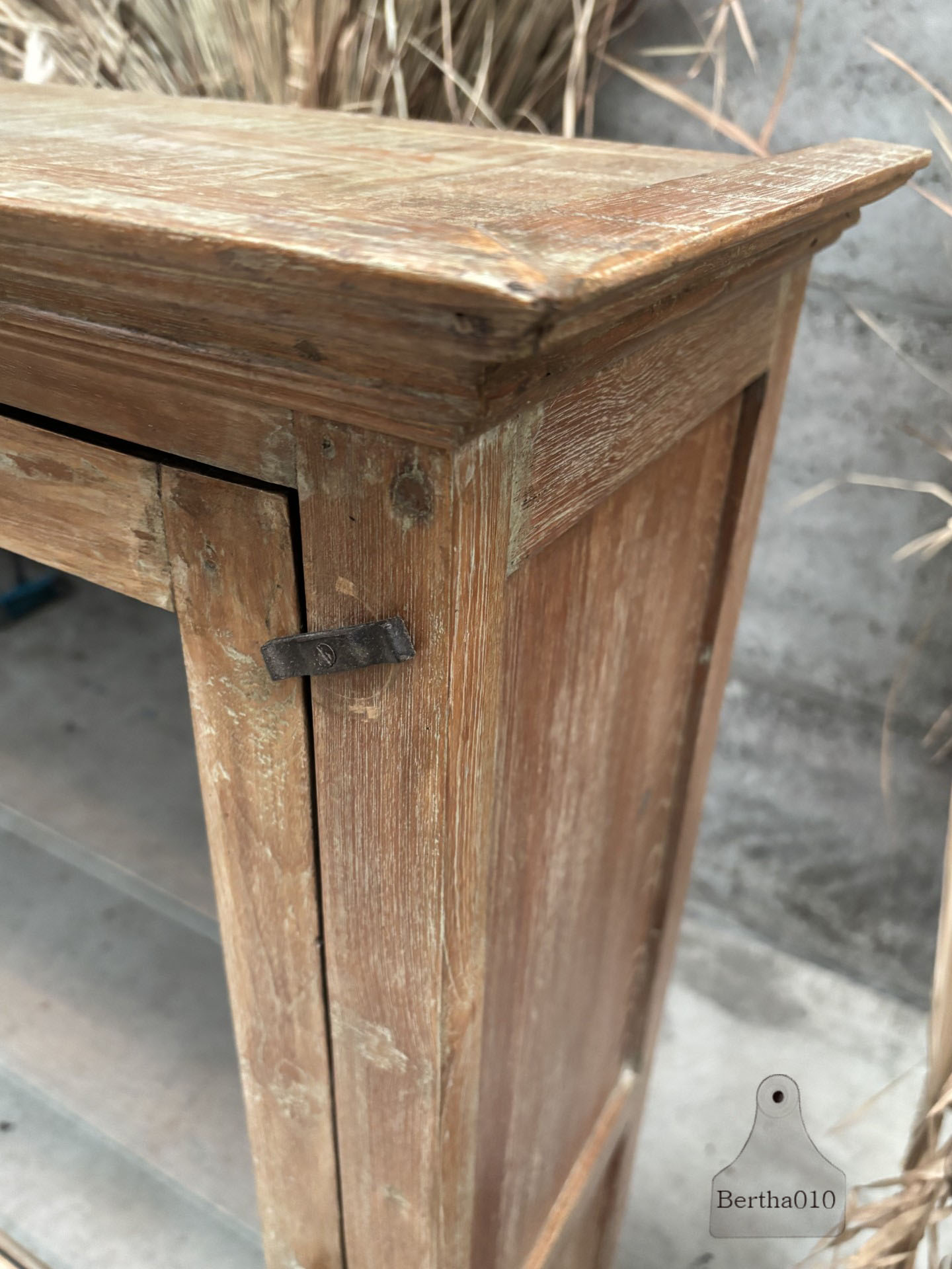 Engelse vitrinekast uit de jaren 20 30 functionele elegantie met karakter 147488