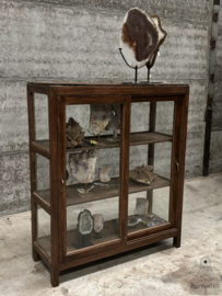 Houten vitrinekast 4 kanten glas met schuifdeuren  jaren 1920–1930  147674 verkocht