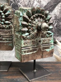 Vier antieke Oosterse ornamenten op standaard (145509)