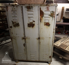 Oude geleefde locker (131930)...verkocht