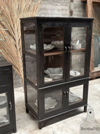 Oude halfhoge museum labo vitrinekast 148126