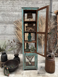 Hoge antieke vitrinekast in turquoise groen originele patina 148093 verkocht