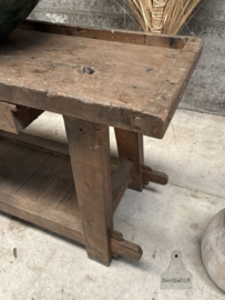 Kleine oude werkbank 147820 lengte 134 cm