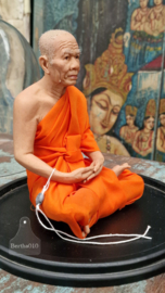 Monnik Phra Luang Phor Sodh in stolp 147319c