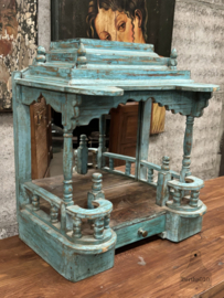 Middelgroot houten altaar uit India handgesneden en mystiek karakter 147877a