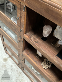 Antieke houten vitrinekast, 8 glazen deuren prachtige patina 147676 verkocht
