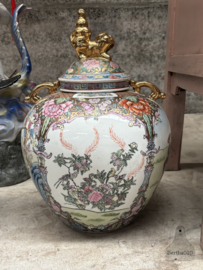Monumentale Chinese ‘Palace Style’ dekselvaas met gouden Foo Dog (42 cm) 147973