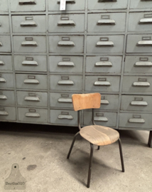 Authentieke schoolstoel kindje 147627