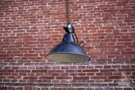 Geleefde zwarte industriële lamp (131047)..verkocht