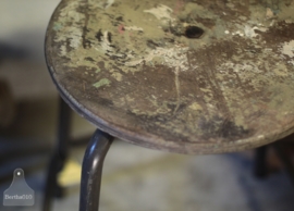 3 oude schoolkrukken (132417, 132418, 132419)...........verkocht