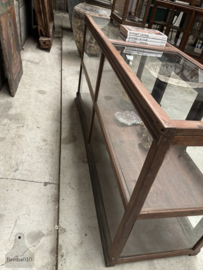 Jaren 20 museumkast een eyecatcher in glas en hout 147840 ..verkocht
