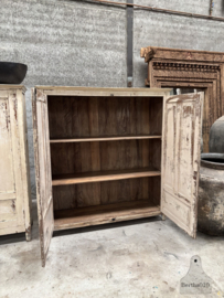 Prachtige houten kasten met originele oude patina 148166