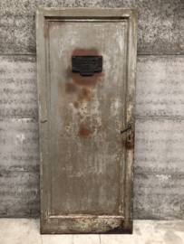 Hoge ijzeren deur met prachtig patina (145684)