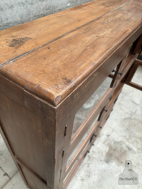 Antieke houten vitrinekast, 8 glazen deuren prachtige patina 147676 verkocht