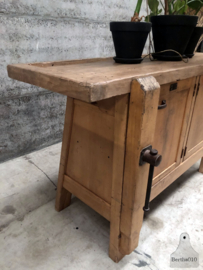 Oude werkbank met deuren (146444) verkocht