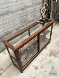 Houten winkelvitrine jaren 20/30 karaktervol en veelzijdig 147662 verkocht