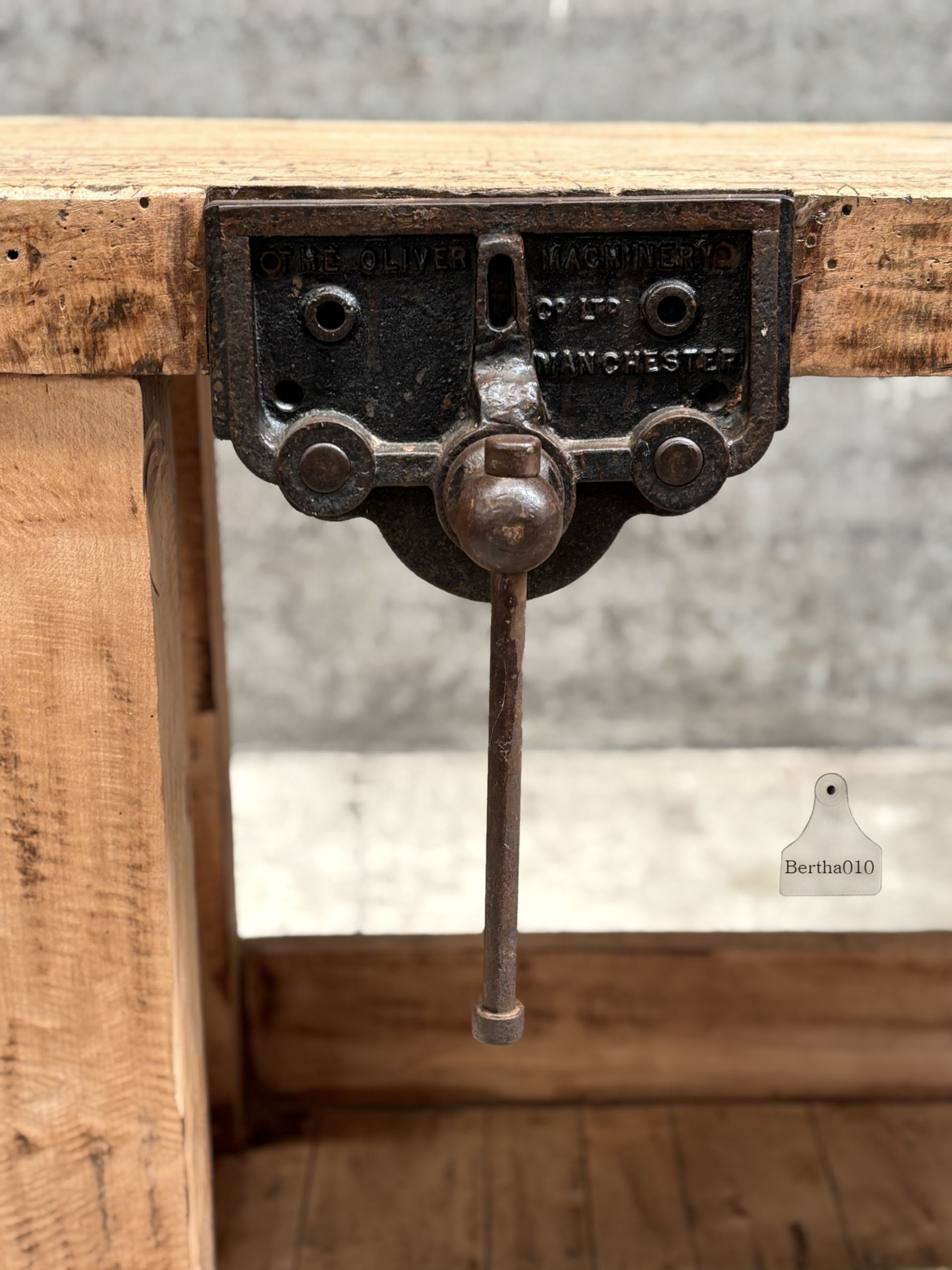 Robuuste Franse werkbank met originele Manchester bankschroef 147601