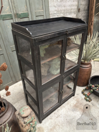 Originele oude glazen apothekerskast 148084