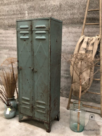 70 jarige oude locker 2-deurs (143955) verkocht