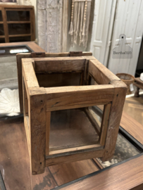 Antiek vitrinekastje met oud gebobbeld glas 147711 verkocht