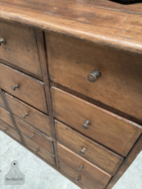 Origineel dressoir uit apotheek jaren 20–30 147728 246 cm lang verkocht